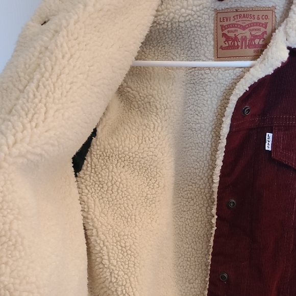 Levi's Women's Deep Red Jacket with Cream Sherpa Collar - Picture 4 of 4